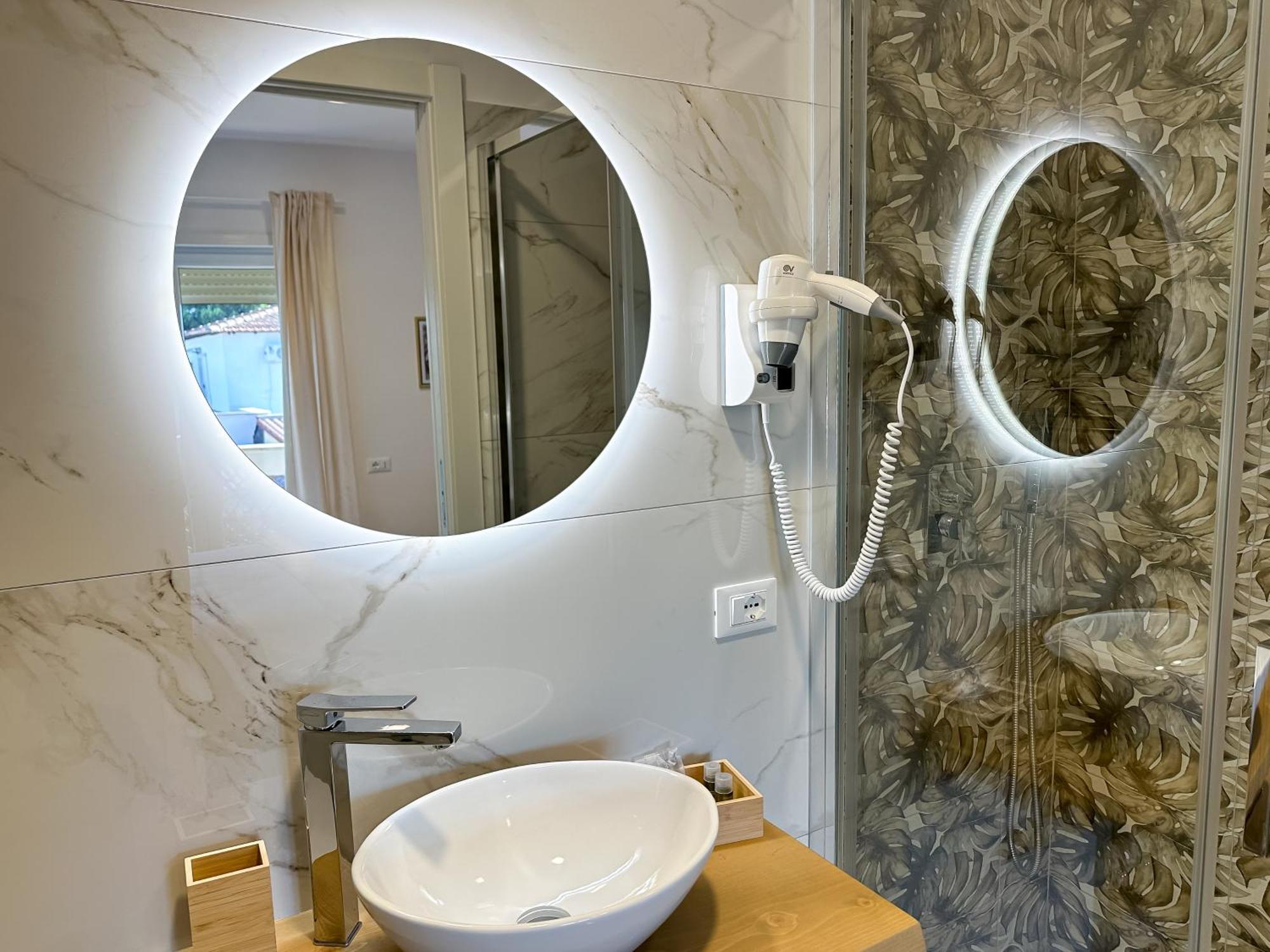 Isola 163 Guest House 피우미치노 외부 사진