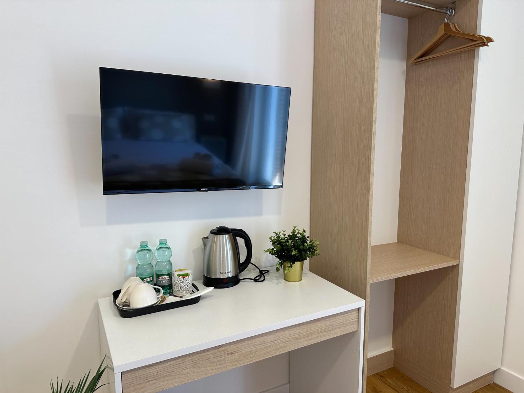 Isola 163 Guest House 피우미치노 외부 사진